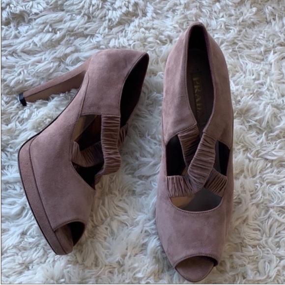 🇺🇸Sale!🇺🇸 Prada‎ Suede Heels - Picture 1 of 6